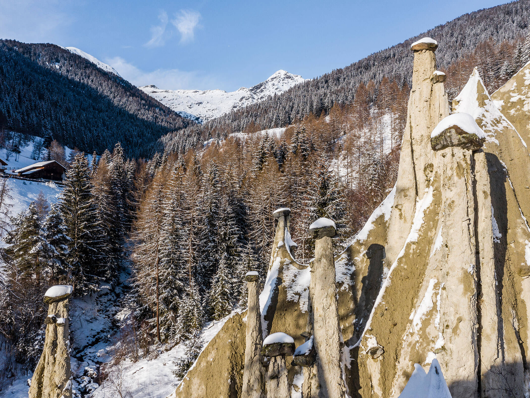 Verschneite Erdpyramiden - Hofer